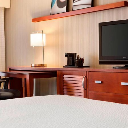Hotel Courtyard By Marriott Champaign Exterior foto
